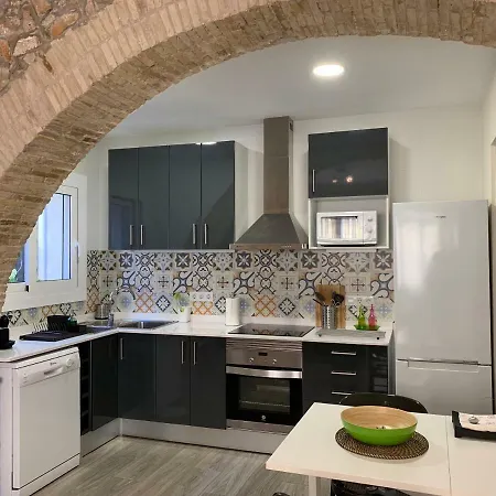 Pintor Massanet - Casa De Piedra Adaptada En Lescala * L' Escala