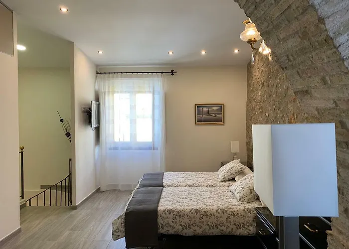 Pintor Massanet - Casa De Piedra Adaptada En Lescala Nyaraló *