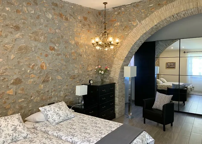 Pintor Massanet - Casa De Piedra Adaptada En Lescala * L' Escala